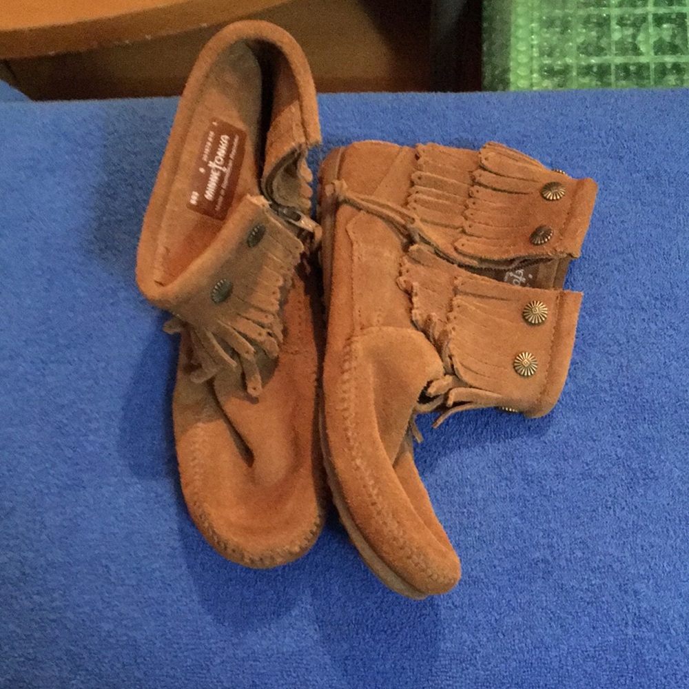 Minnetonka moccasins double fringe women 8 brown
